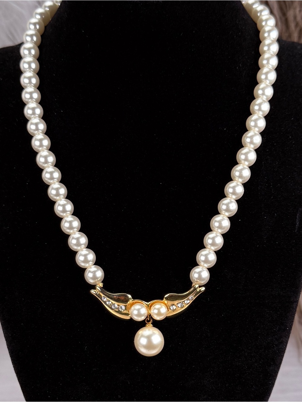 Vintage Faux Pearl Rhinestone Gold Tone Drop Pendant Statement Necklace